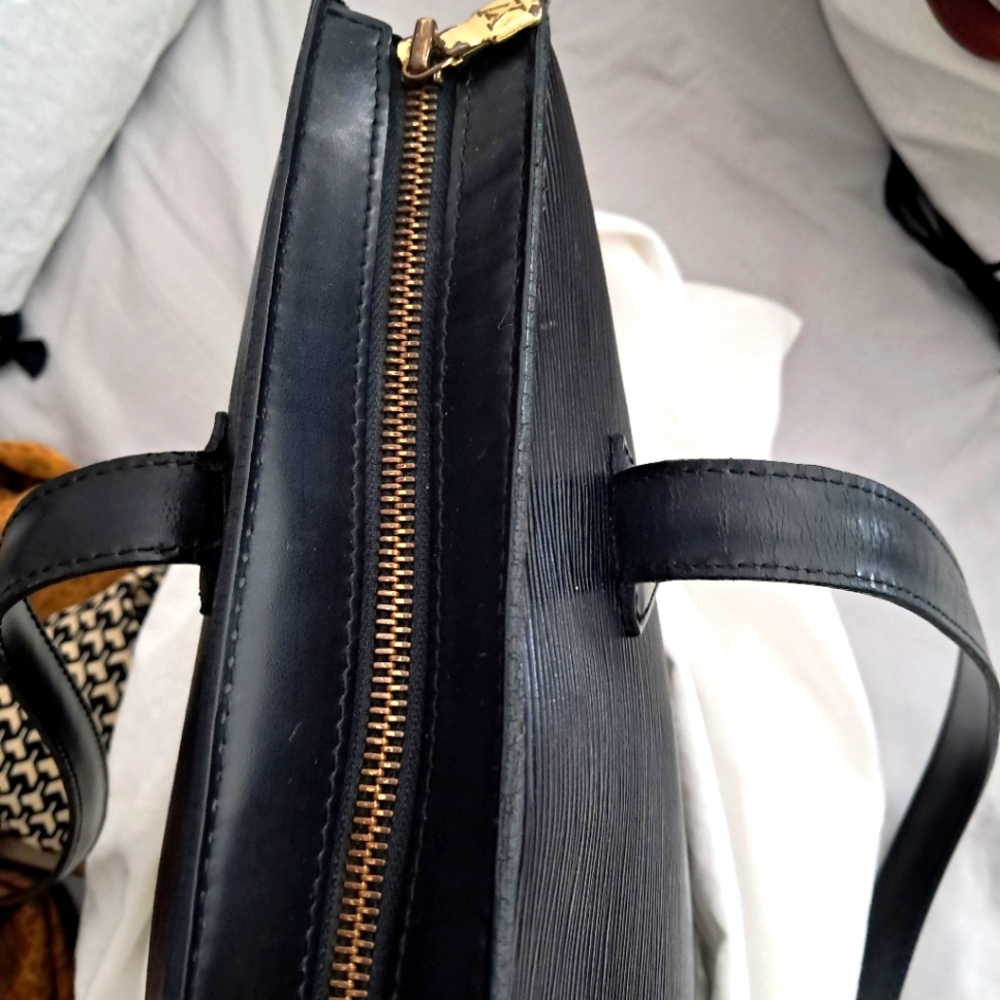 Louis Vuitton Saint Jacques GM Epi Black Tote - Picture 11 of 11